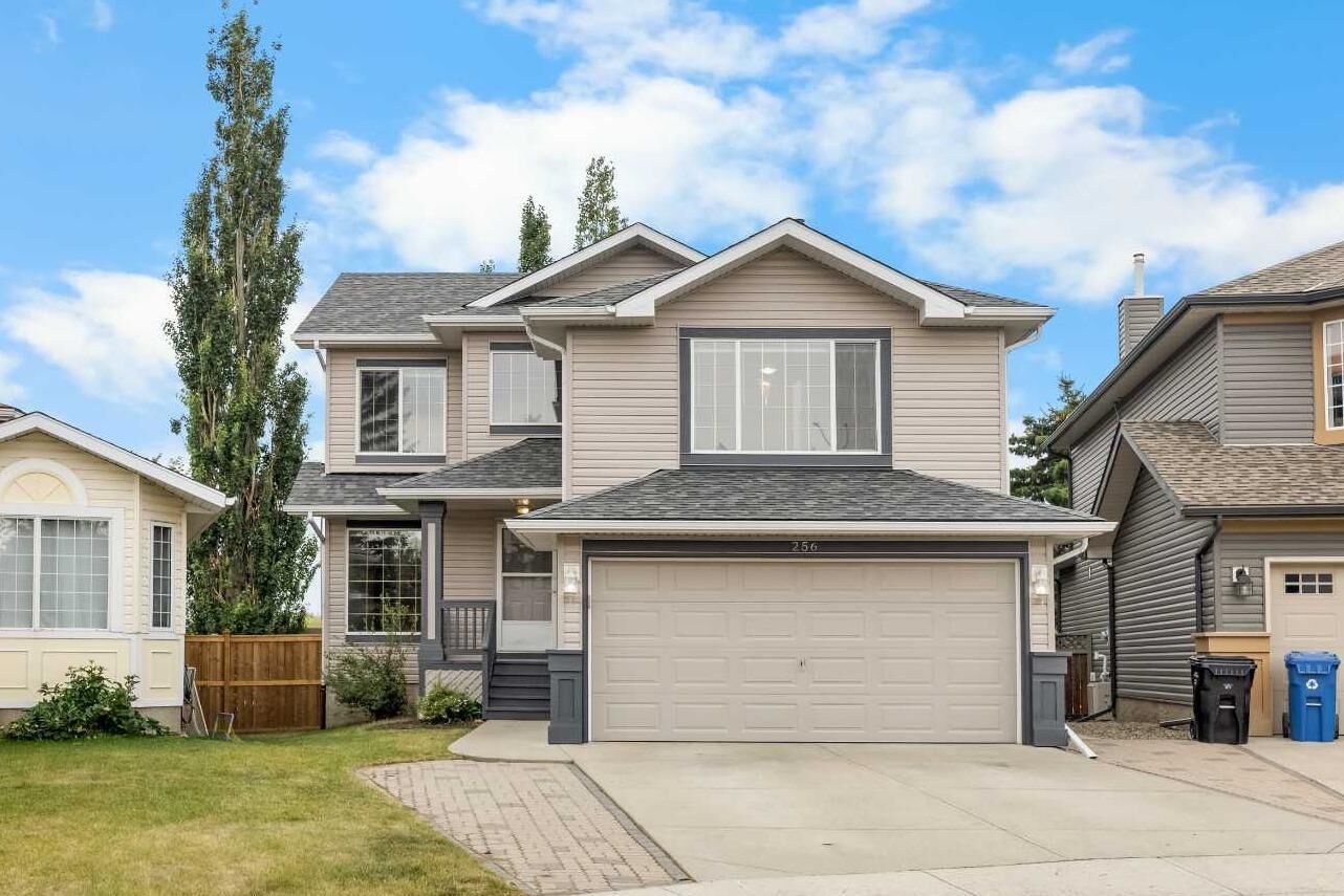 Property Photo: 256 Harvest Glen Place NE AB T3K 4J1