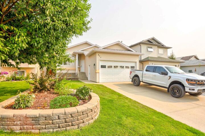Property Photo: 472 Heritage Boulevard W AB T1K 7V9