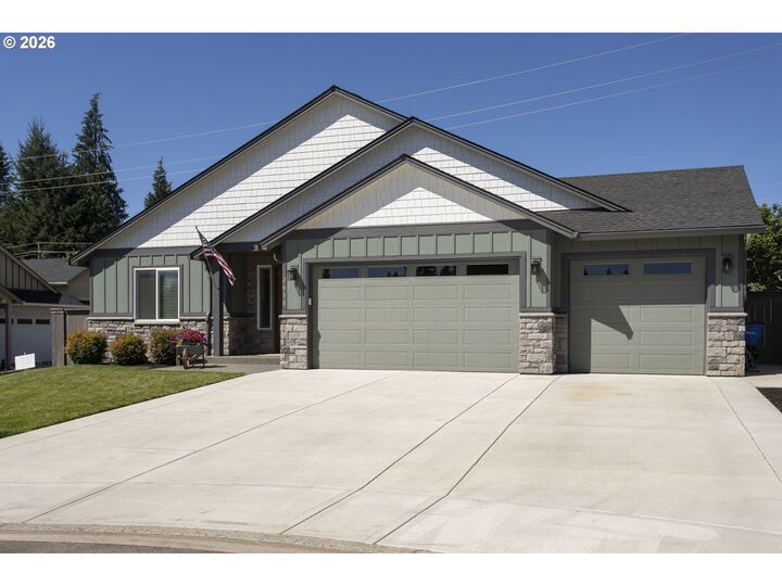 Property Photo: 2938 NE 3rd Cir WA 98604