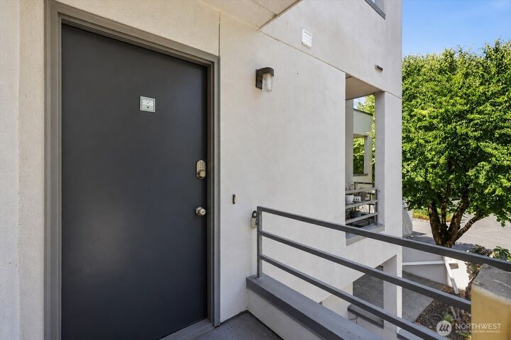 Property Photo: 17001 Inglewood Road NE N208 WA 98028