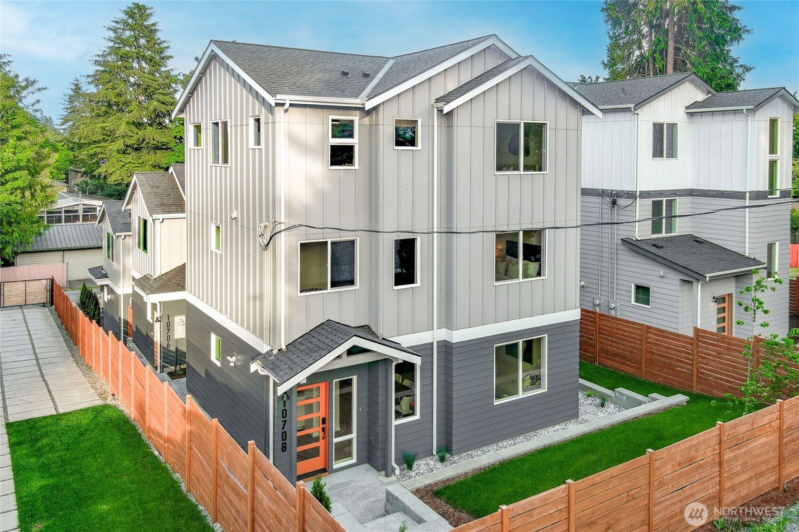 Property Photo: 10702 Linden Avenue N WA 98133