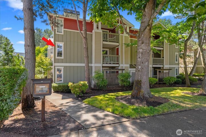 Property Photo: 7711 NE 175th Street F202 WA 98028
