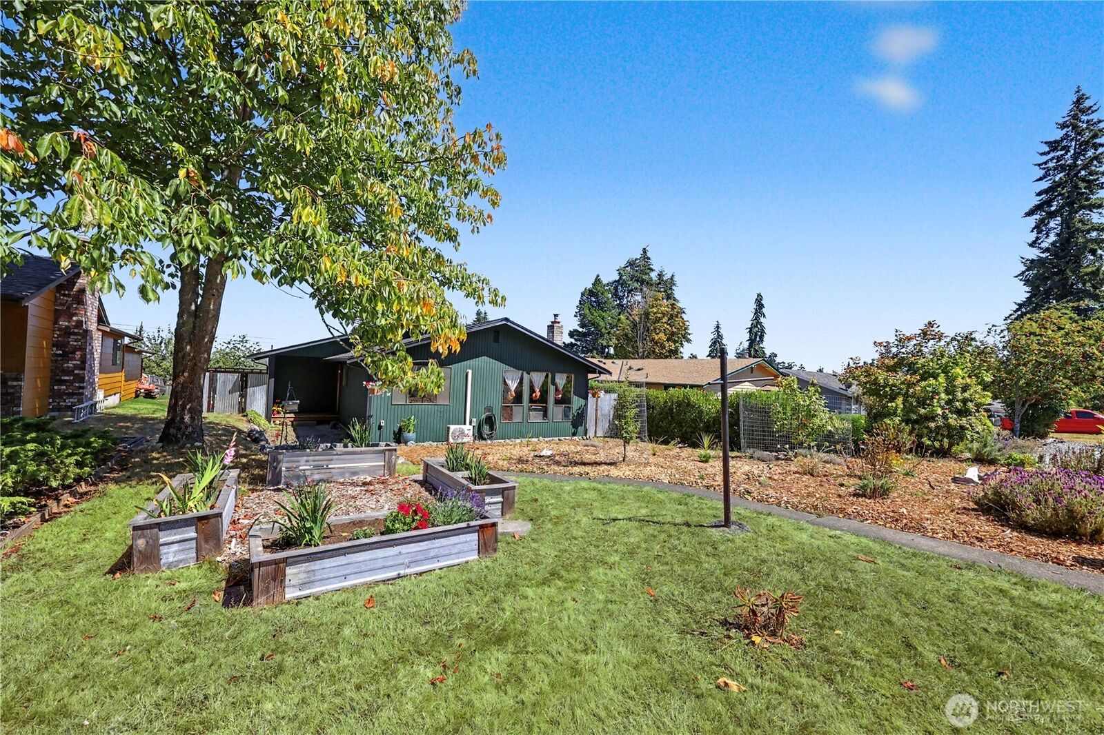 Property Photo:  823 W 15th Street  WA 98363 