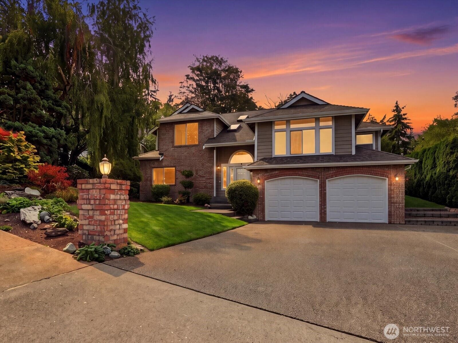 Property Photo:  1835 S  251st Place  WA 98198 