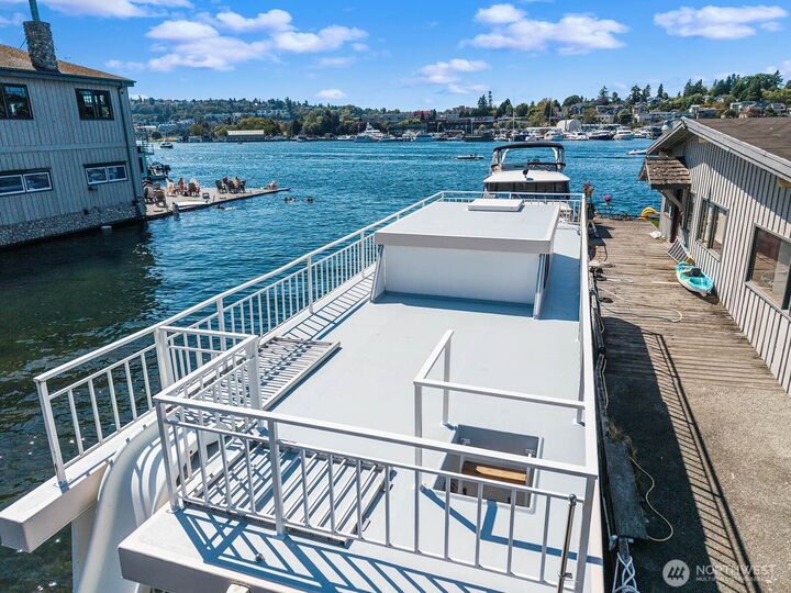 Property Photo: 10 E Allison Street WA 98102