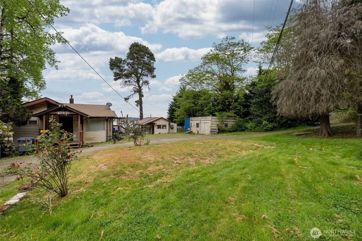 Property Photo: 1747 SW Bay Street WA 98366