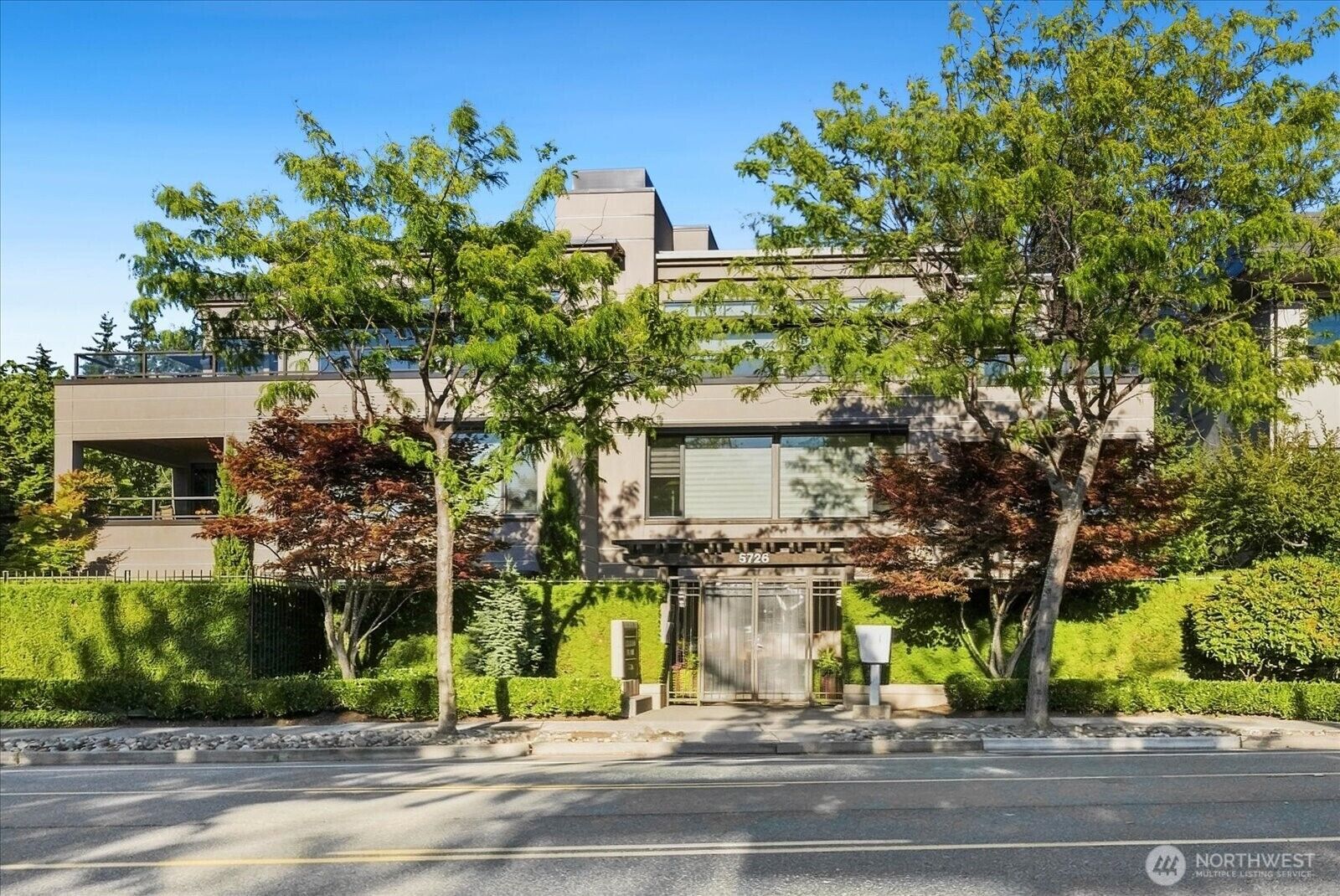 Property Photo:  5726  Lake Washington Boulevard NE 3001  WA 98033 