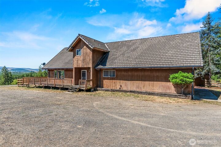 Property Photo:  805  Luebke Road  WA 98649 