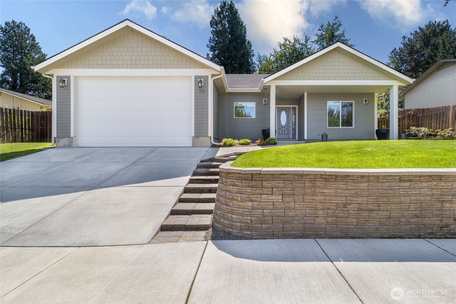 Property Photo: 319 SE Highland Park Drive WA 99324