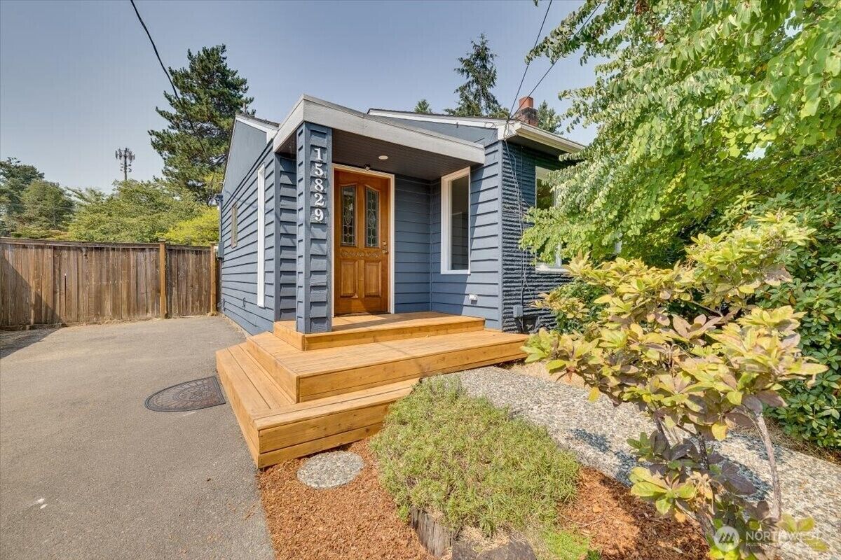 Property Photo:  15829  26th Avenue NE  WA 98155 