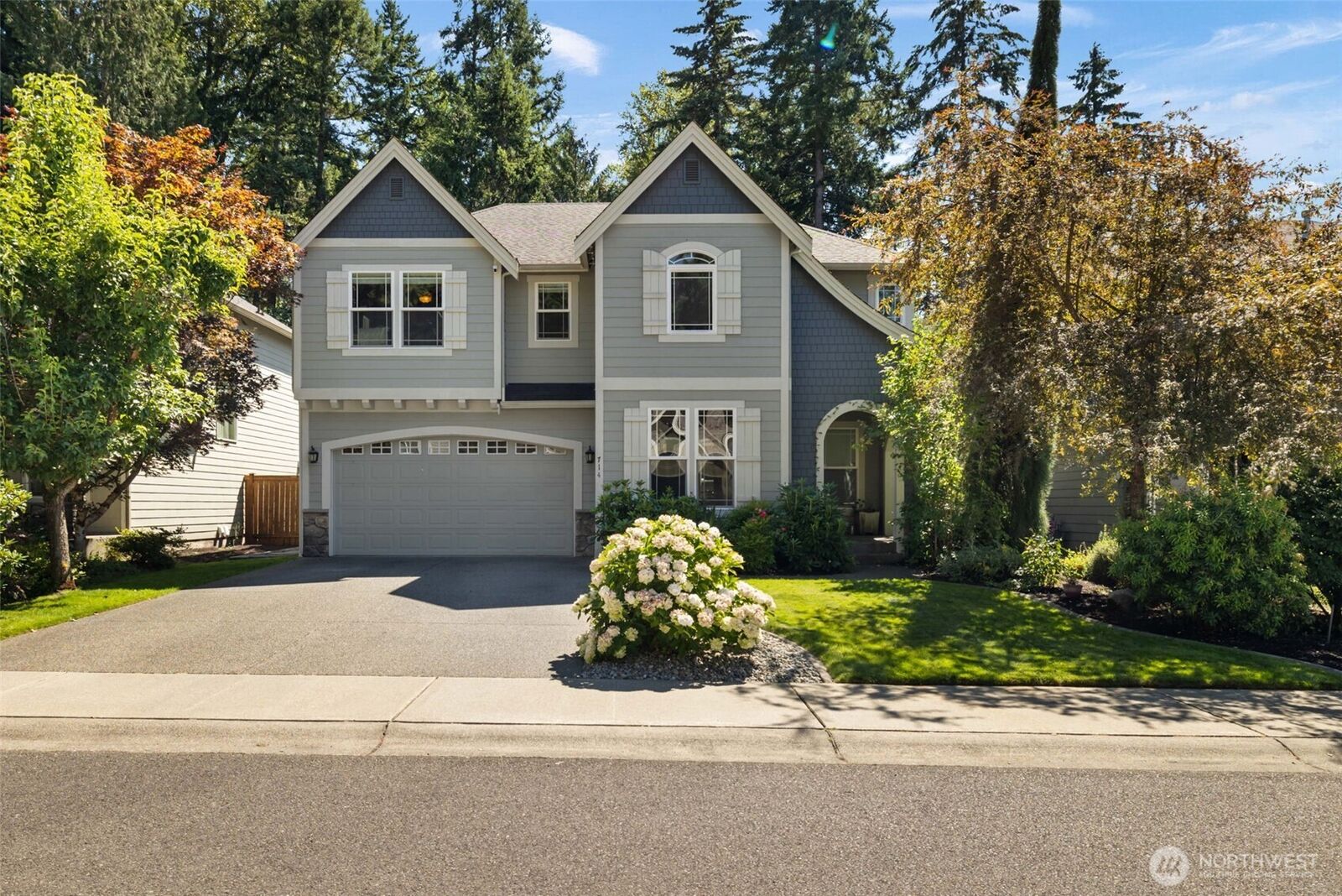 Property Photo:  714  182nd Street E  WA 98387 