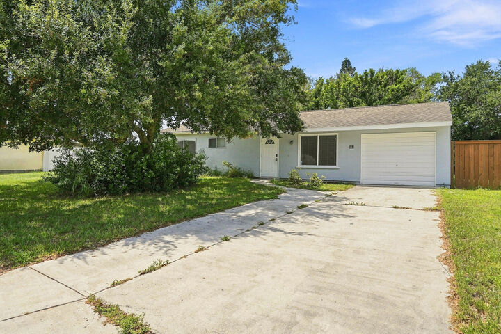 Property Photo:  484 SW Eastport Circle  FL 34953 