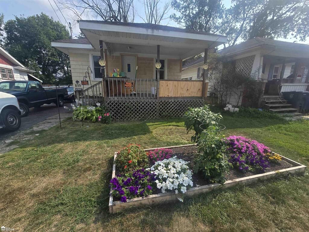 Property Photo:  855 Victoria Avenue  MI 48507 