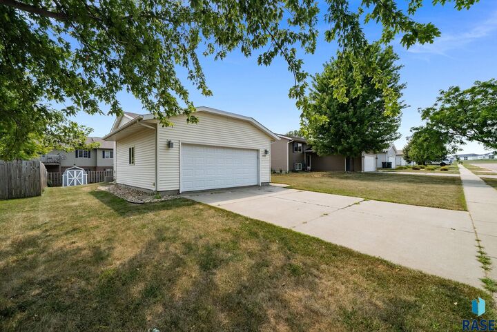 Property Photo:  4509 W Oregon St  SD 57107 