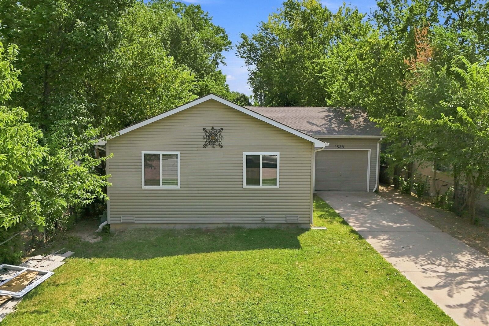 Property Photo:  1538 S Gold St  KS 67213-5234 