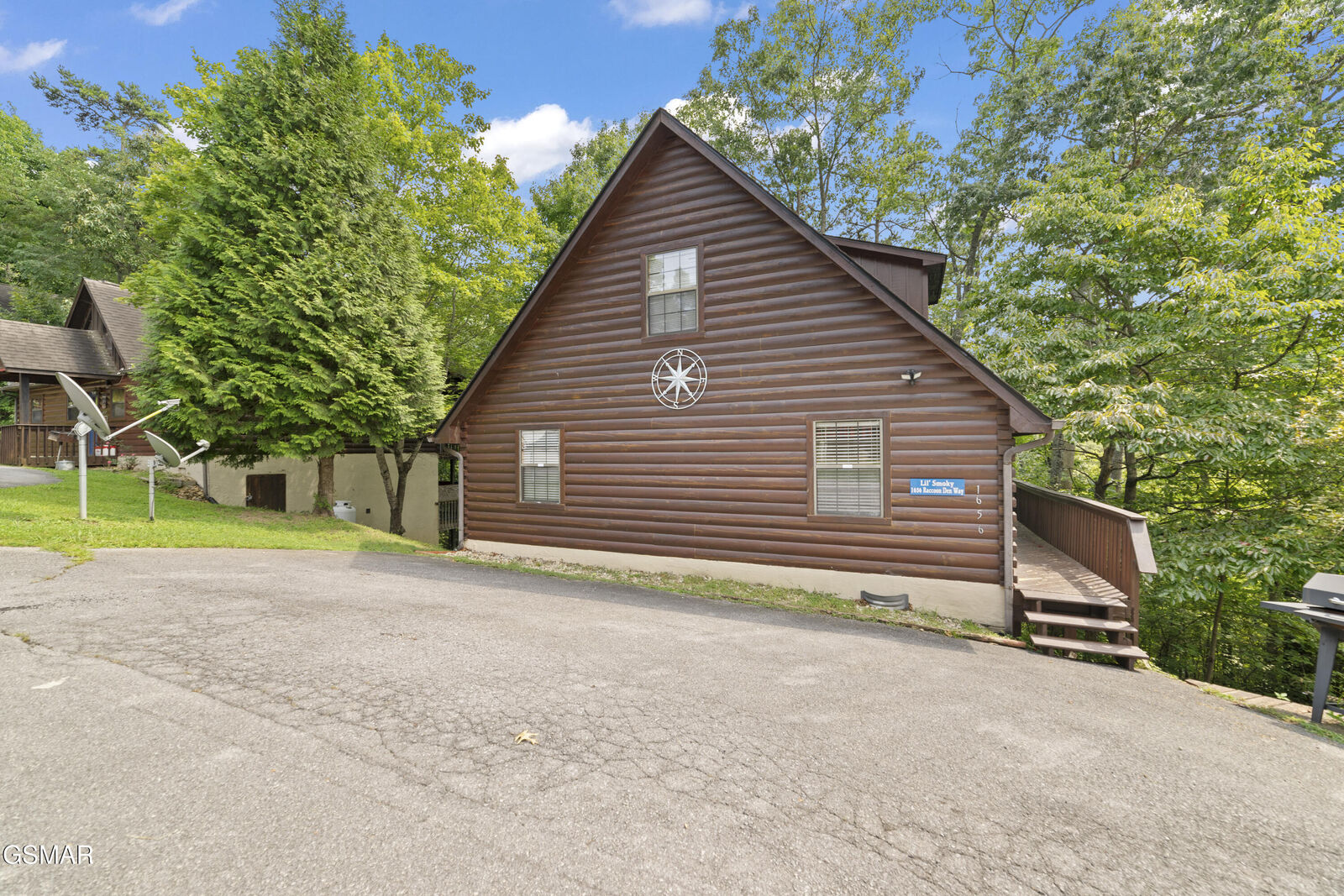 Property Photo: 1656 Racoon Den Way TN 37862