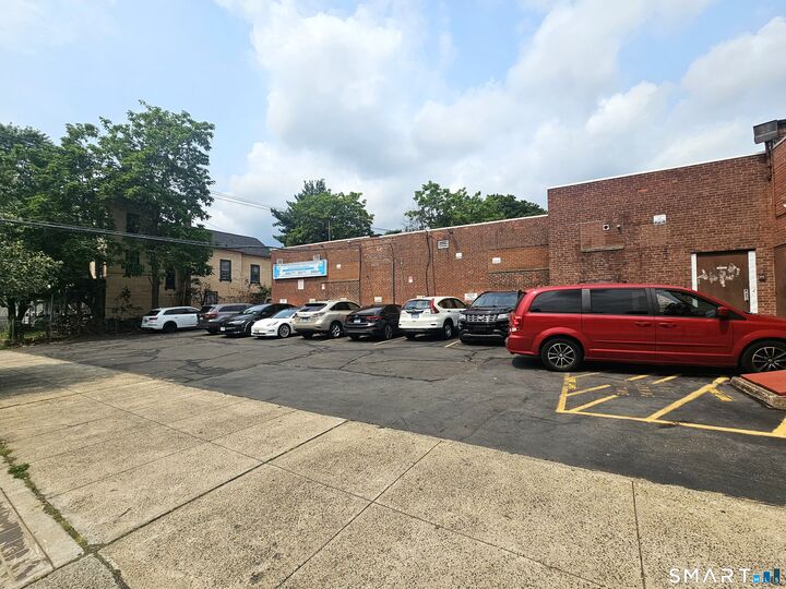 Property Photo:  1580 Chapel St Streets  CT 06511 