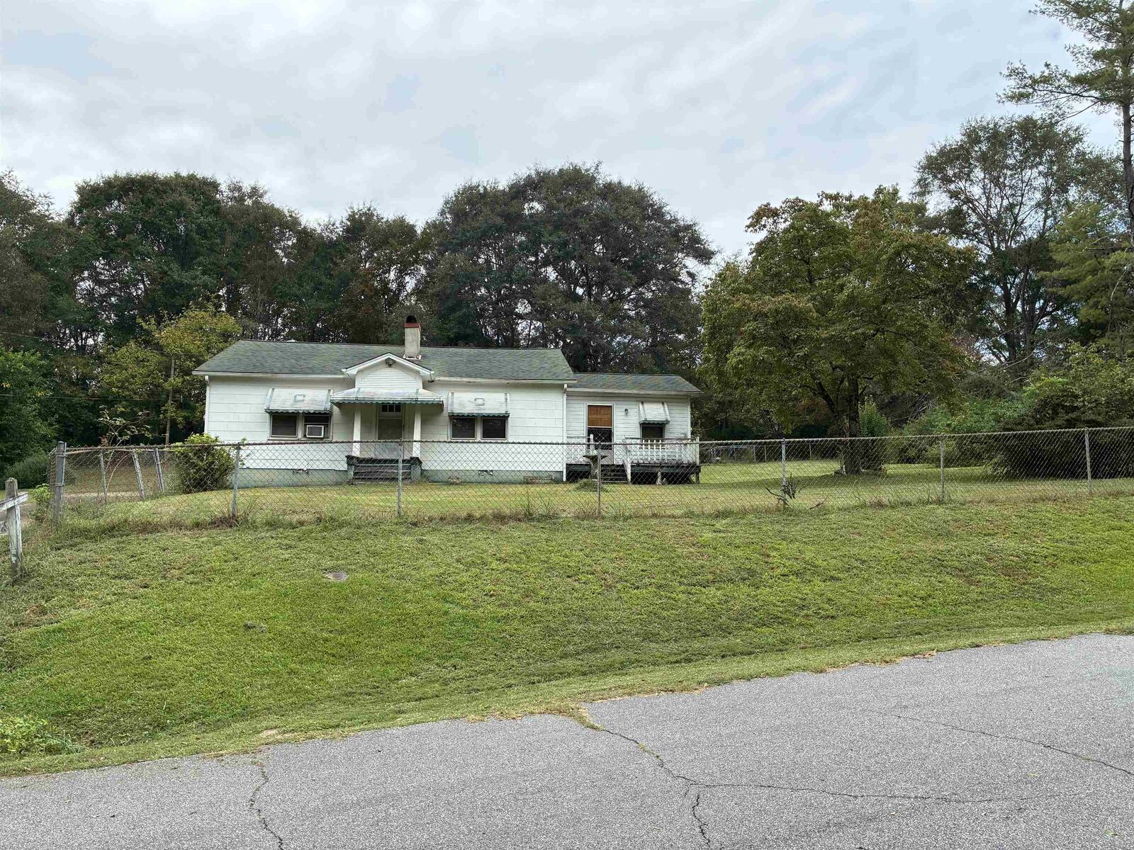 Property Photo:  206 Railroad Street  NC 28114 
