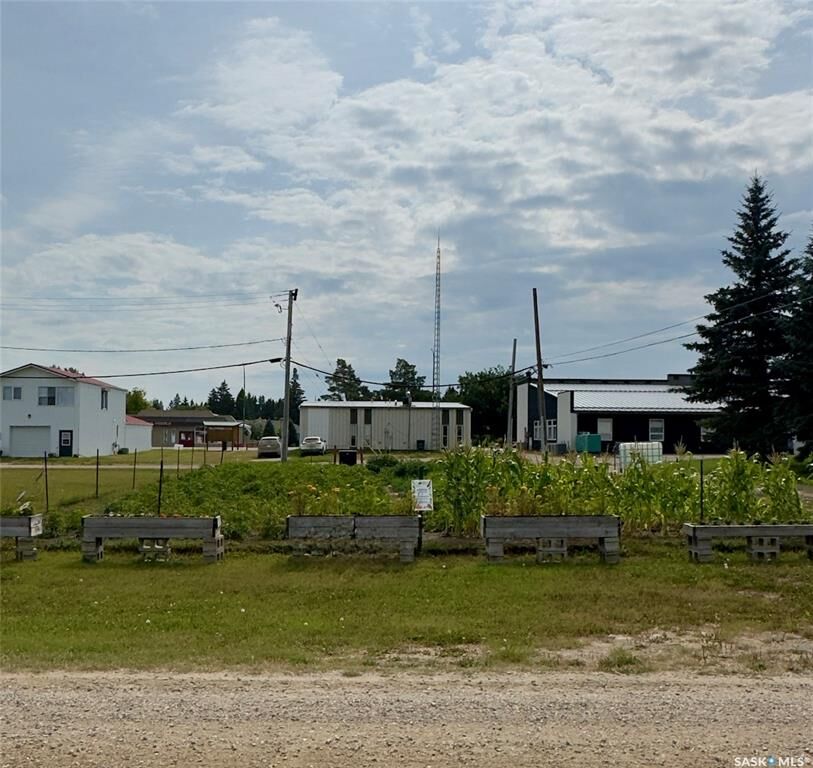 Property Photo:  3014 1st Avenue  SK S0K 4R0 