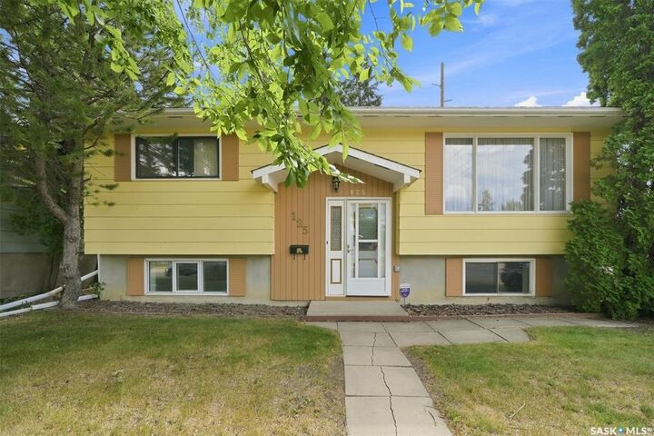 125 Arnason Crescent — photo 1