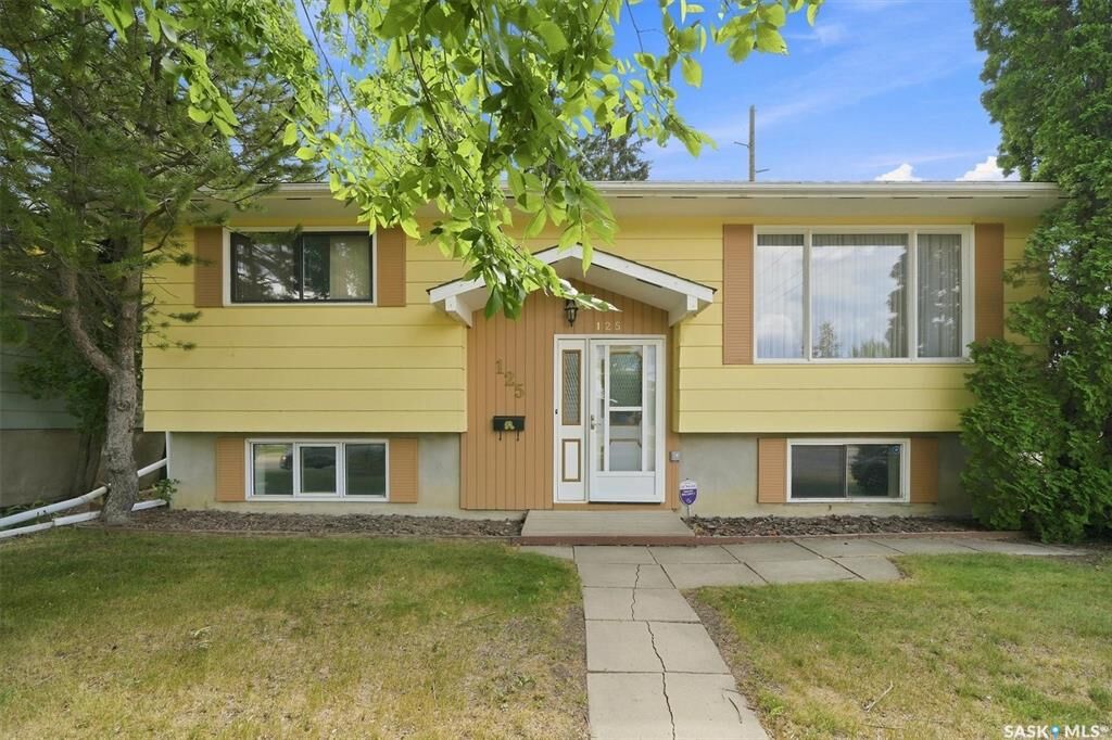 Property Photo:  125 Arnason Crescent  SK S7H 4M7 