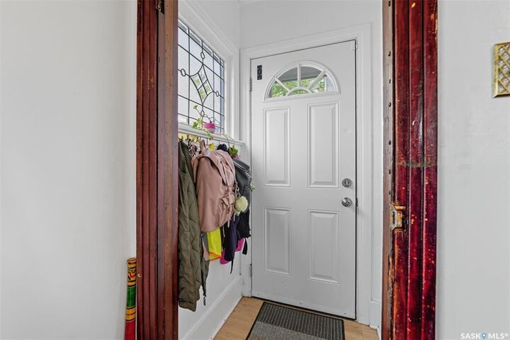 Property Photo:  416 Taylor Street W  SK S7M 0C8 