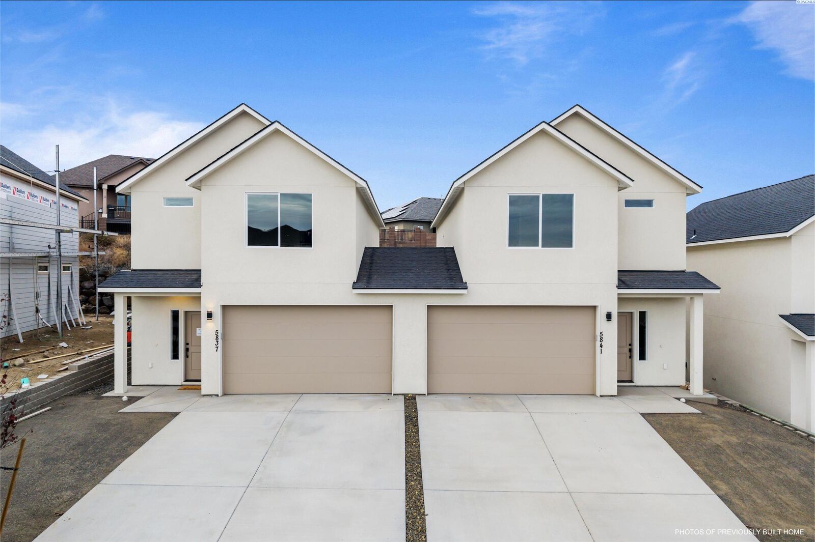 Property Photo: 5861 &Amp 5865 W 40th Ct WA 99338