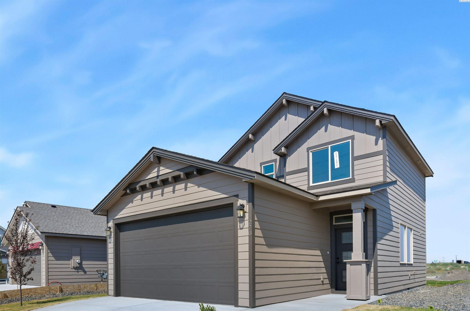 Property Photo: 270 N Dewberry Pl WA 99336