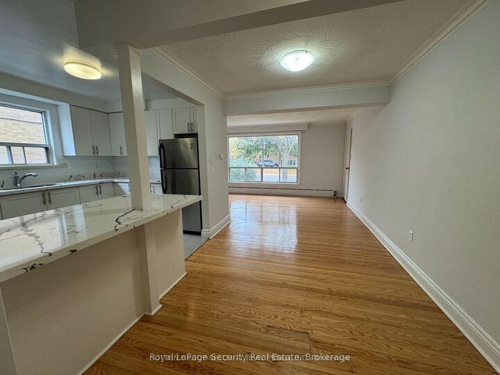 Photo de la propriété: 56 Leduc Drive 1 ON M9W 2A9