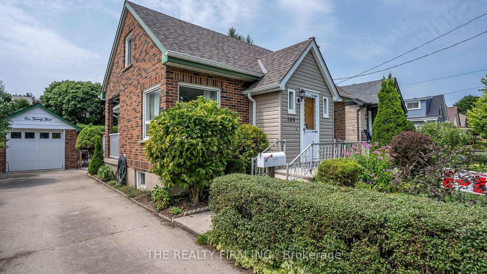 Property Photo: 123 Elliott Street ON N5Y 2E8