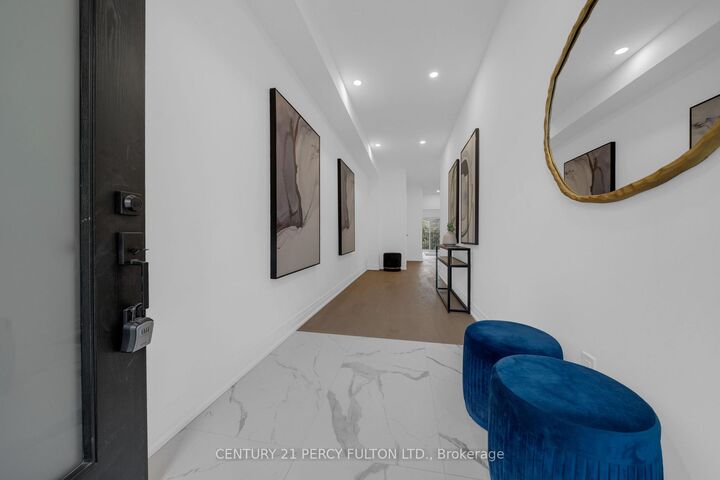 Property Photo:  6636 Clock Court 8  ON L5W 1N2 