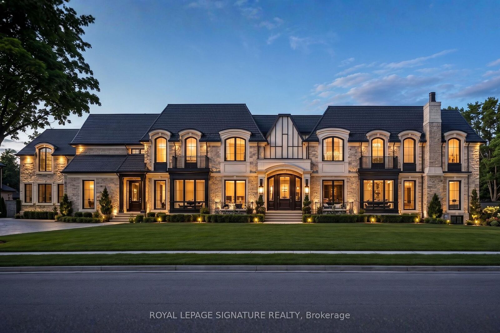 Property Photo:  1060 Mississauga Heights  ON L5C 1A6 