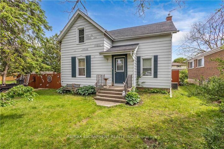 Property Photo: 35 James Avenue ON N3S 6Y2