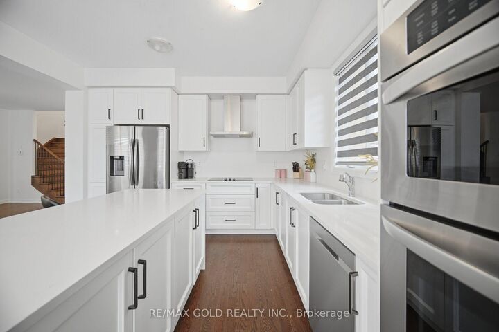 Property Photo: 426 Coronation Road ON L1P 1Y2