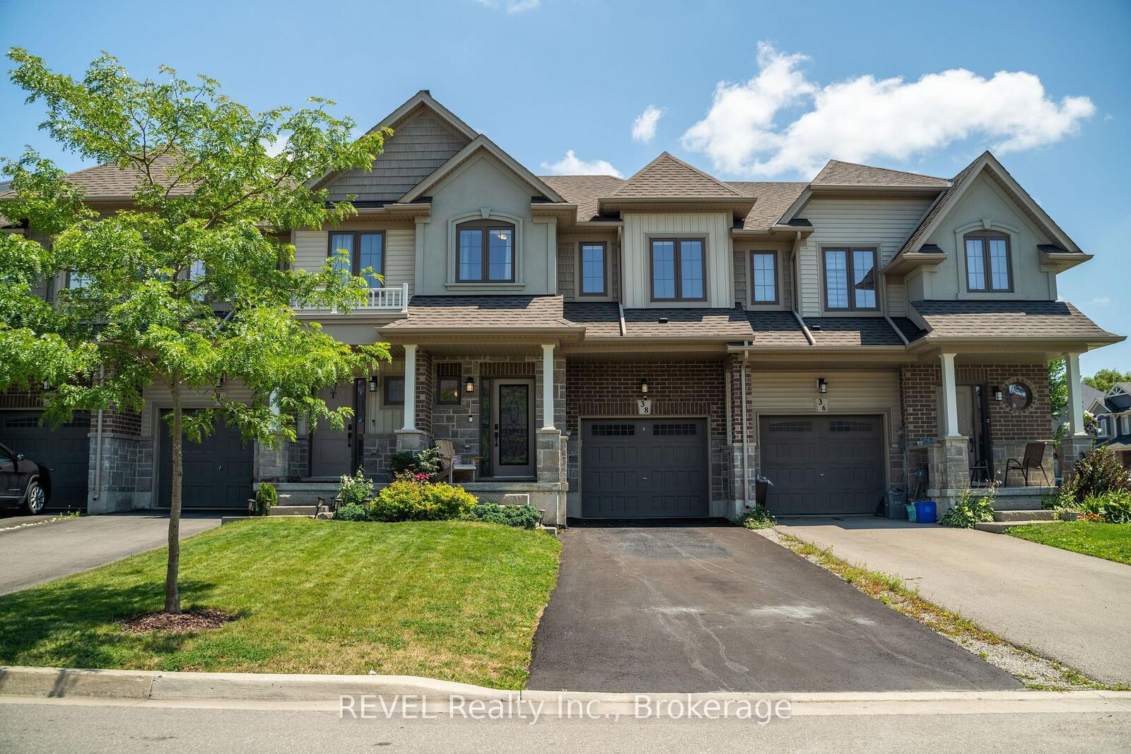 Property Photo: 38 Dennis Drive ON L0R 2A0