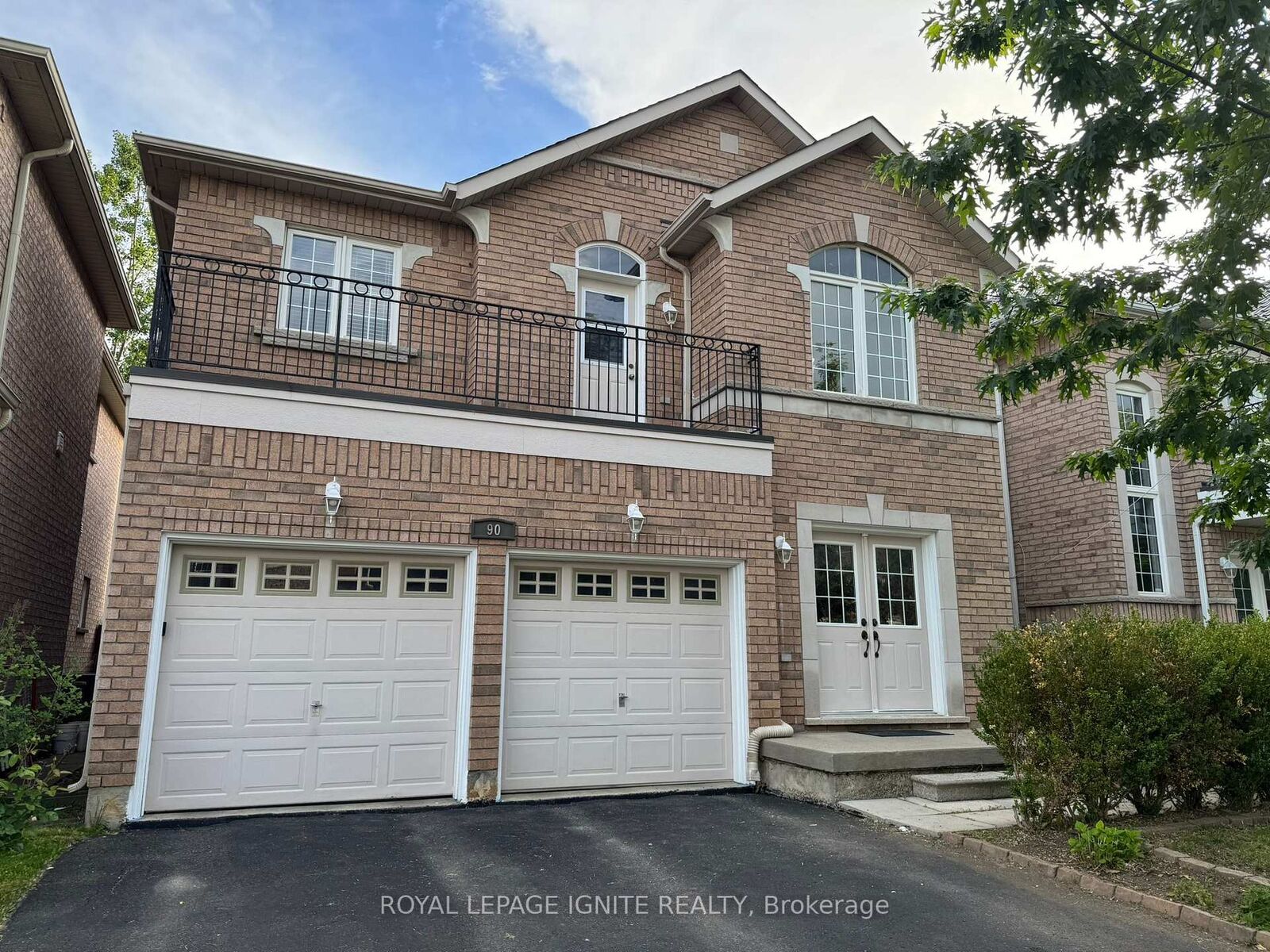 Property Photo:  90 Sir Jacobs Crescent  ON L7A 3T5 