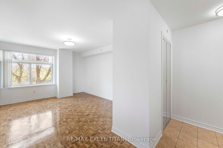 Property Photo:  1407 Dupont Street 506  ON M6H 2B1 