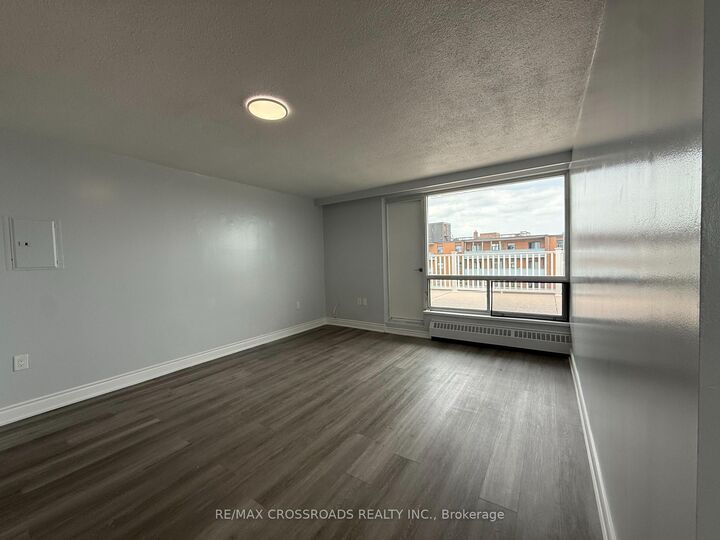 Property Photo: 363 Lakeshore Road E 804 ON L5G 1H7