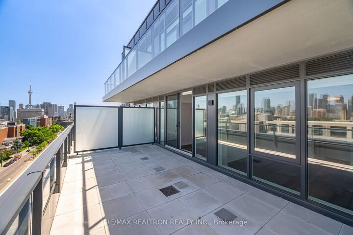 Property Photo: 664 Spadina Avenue 1005 ON M5S 2H7