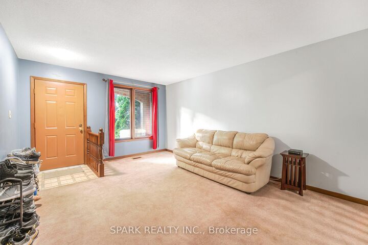 Property Photo: 28 Lampman Crescent ON L2V 4K7