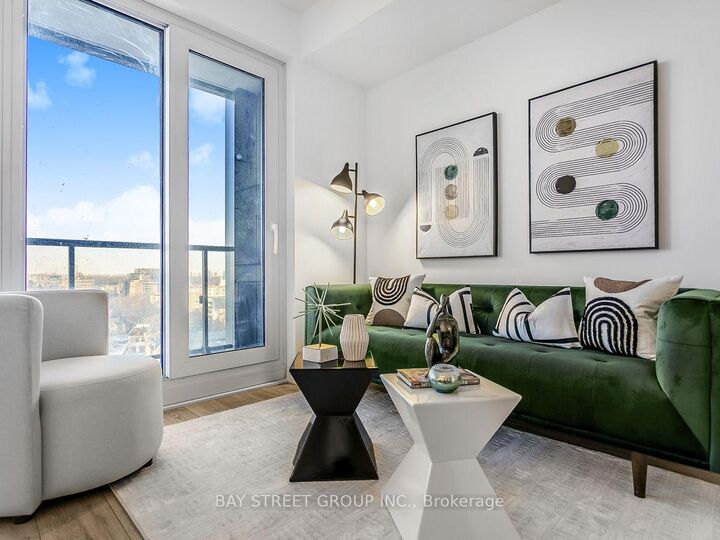 Property Photo: 2020 Bathurst Street 1812 ON M5P 0A6