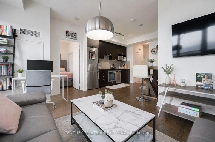 Property Photo: 275 Village Green Square 2919 ON M1S 0L8