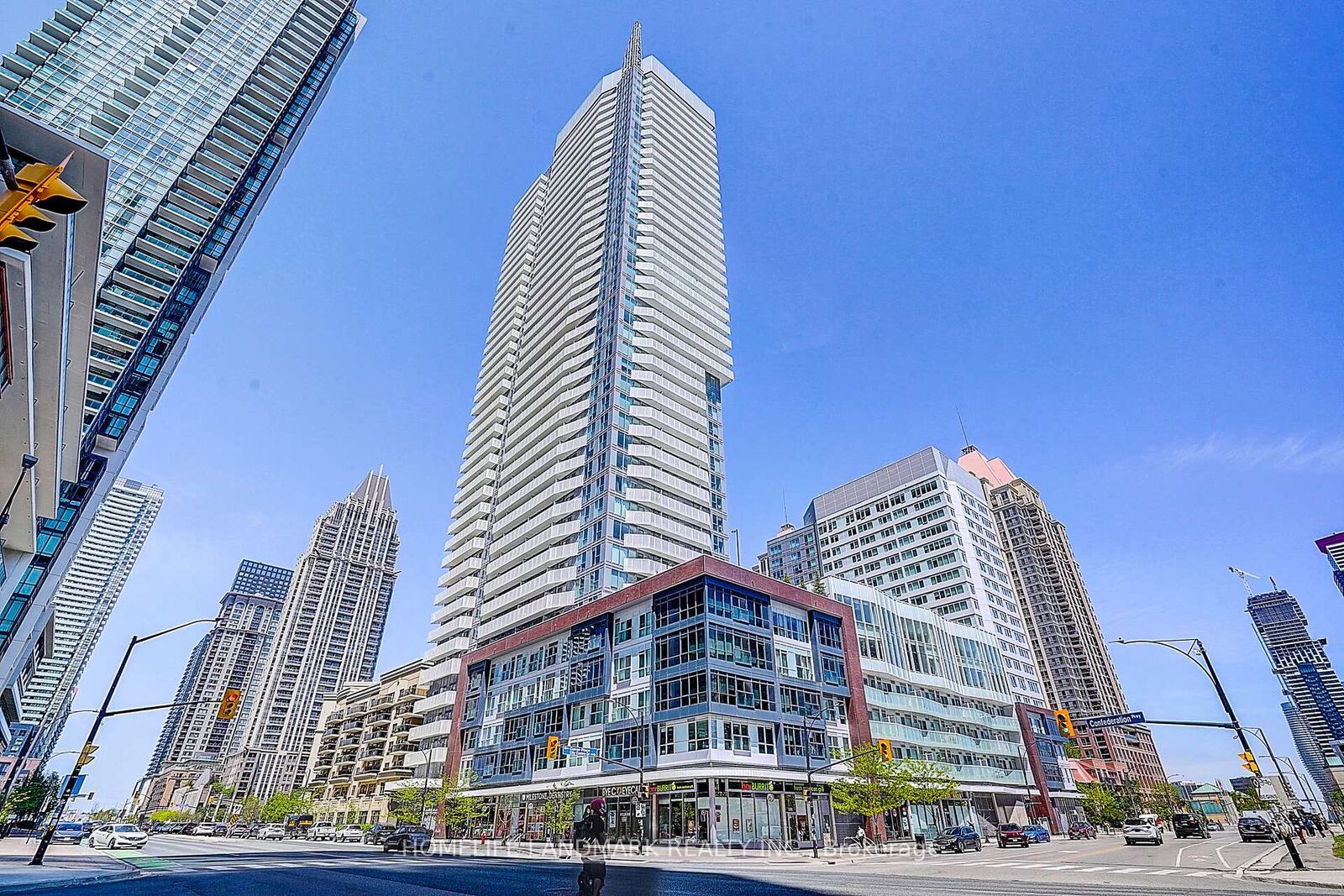 Property Photo: 4065 Confederation Parkway 3208 ON L5B 0L4