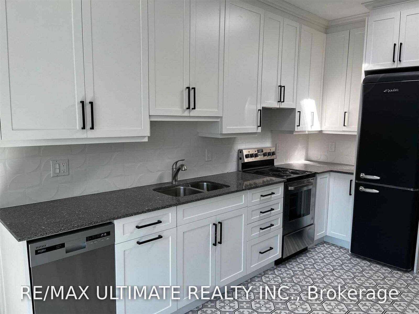 Property Photo:  1065B St Clair Avenue W  ON M6E 1A6 
