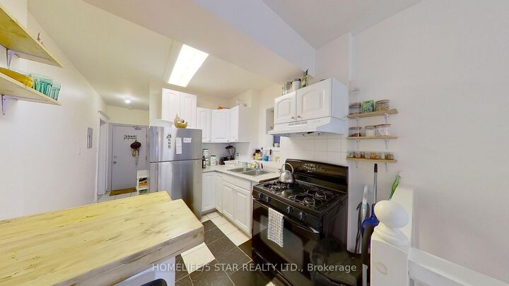Photo de la propriété:  1054 Dovercourt Road Apt 1  ON M6H 2X8 
