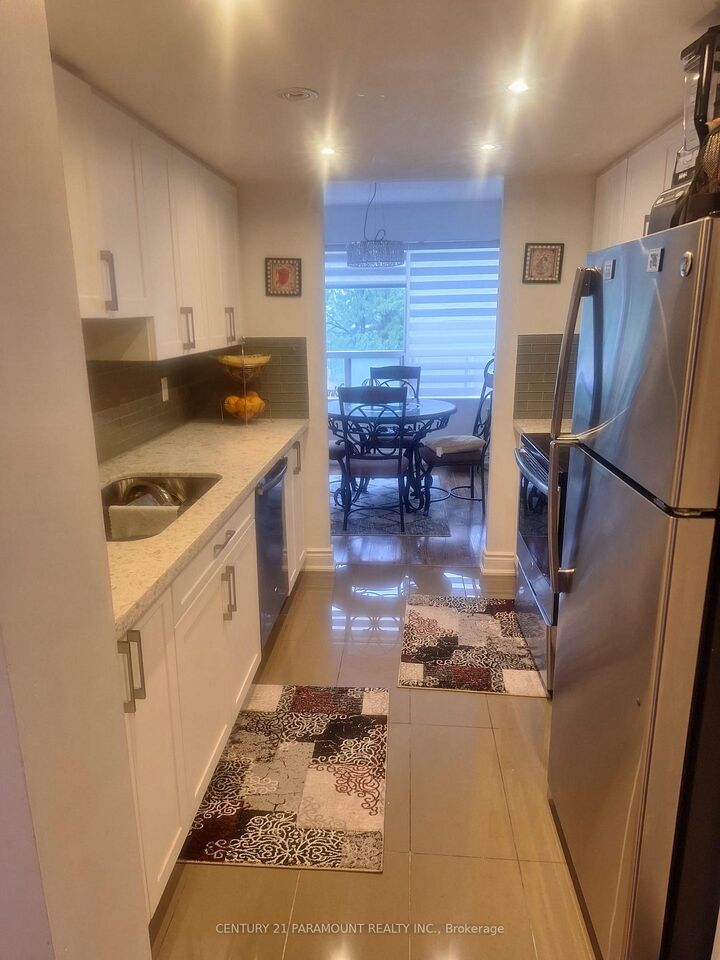 Property Photo: 325 Webb Drive N 404 ON L5B 3Z9