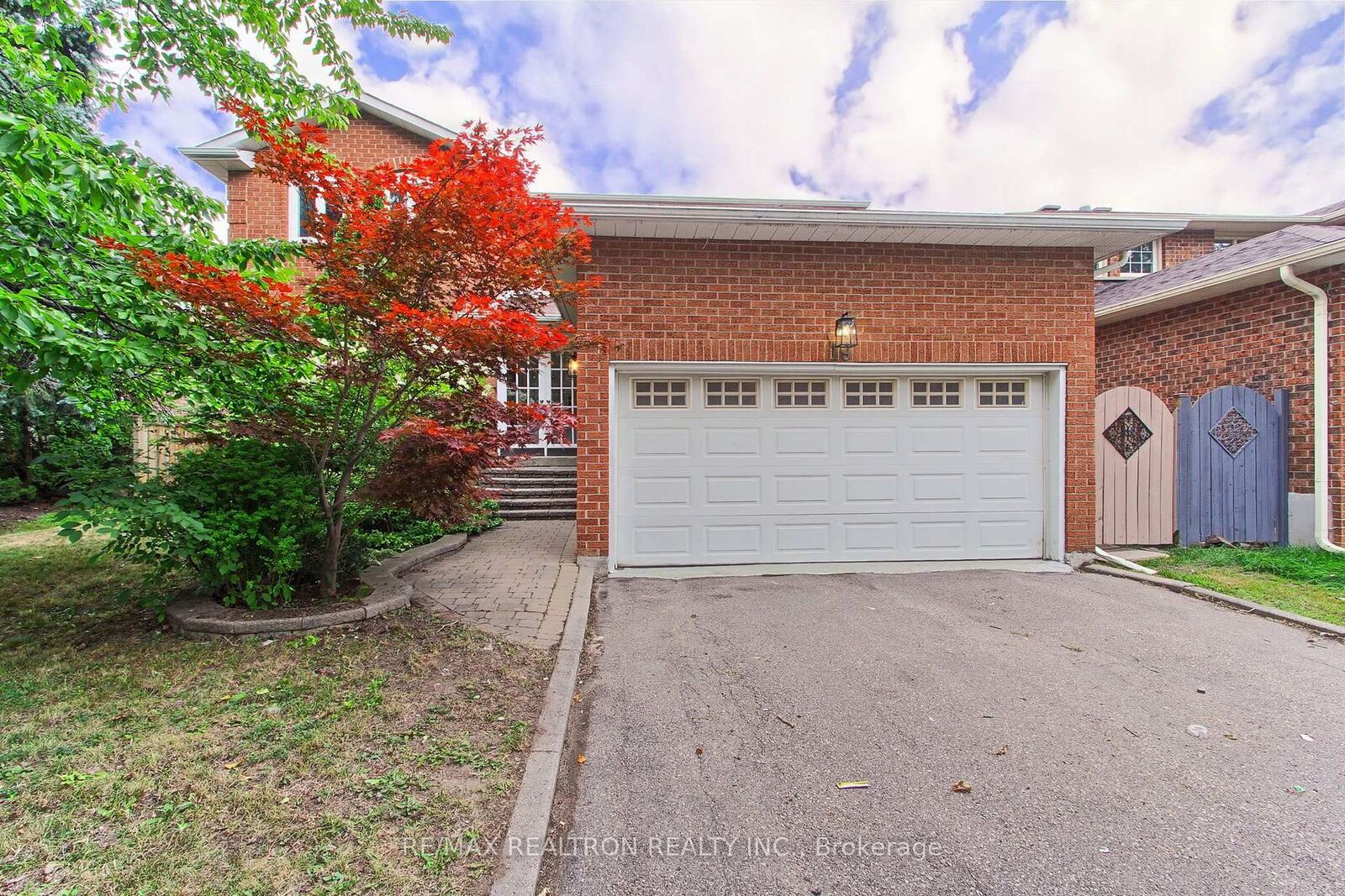 Property Photo: 19 Crystal Drive N ON L4C 7Z4