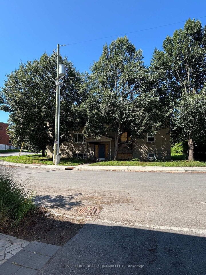 Property Photo:  255 St Denis Street  ON K1L 5J6 