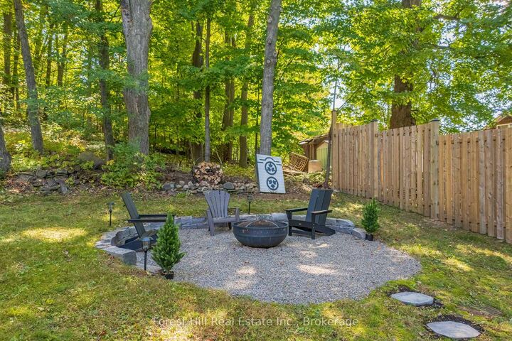 Property Photo: 1 Maplecrest Court ON P1H 1G2