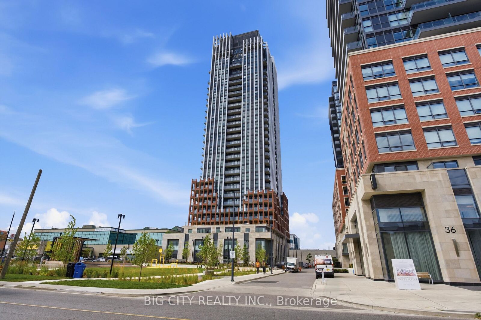 Property Photo: 25 Frederick Todd Way 1606 ON M4G 0C9